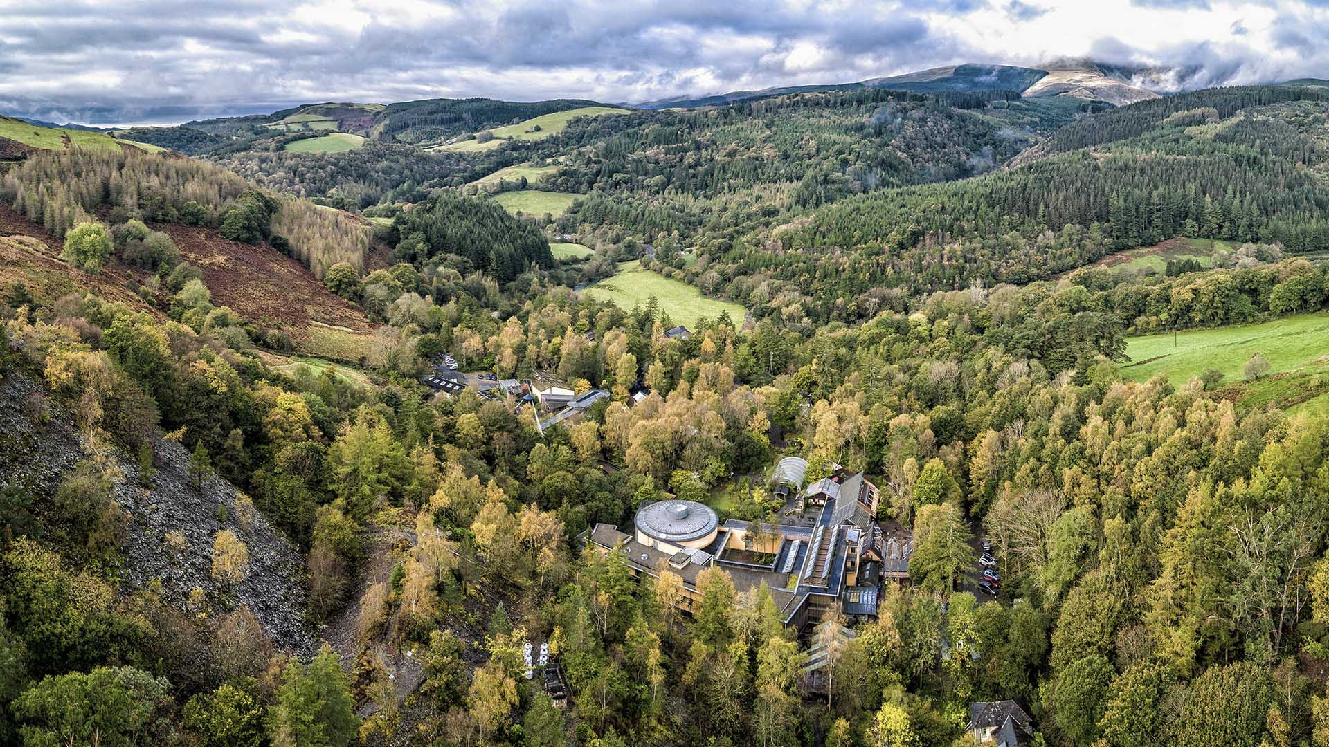 Canolfan y Dechnoleg Amgen – llun drôn